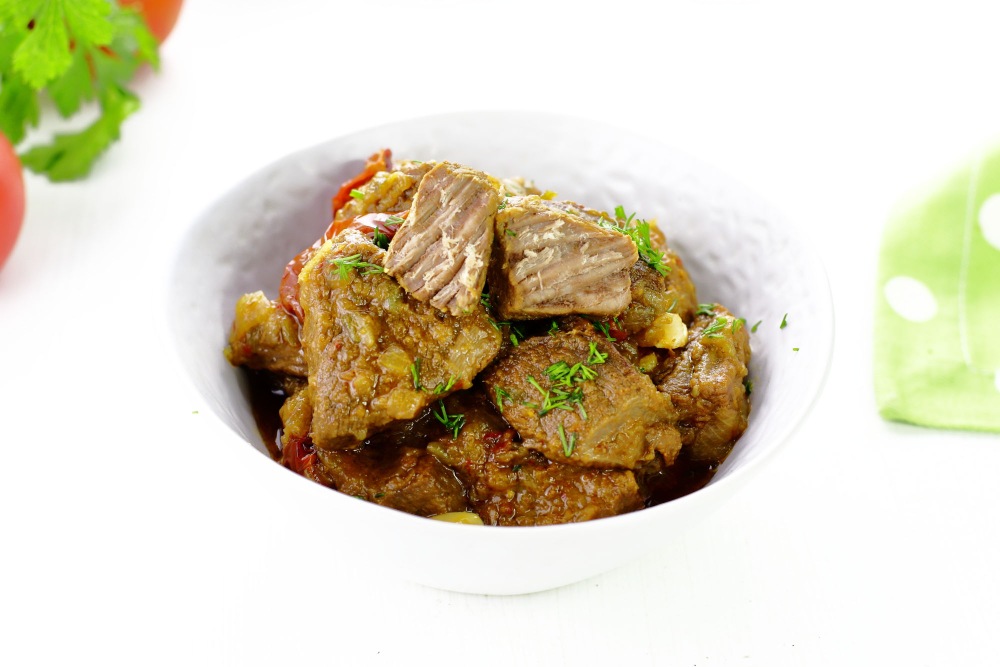 Рецепт тушеной говядины в казане с луком