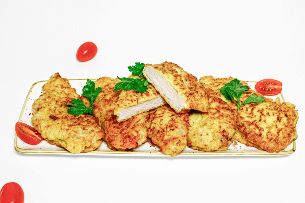 Свиные отбивные в кляре с сыром и майонезом