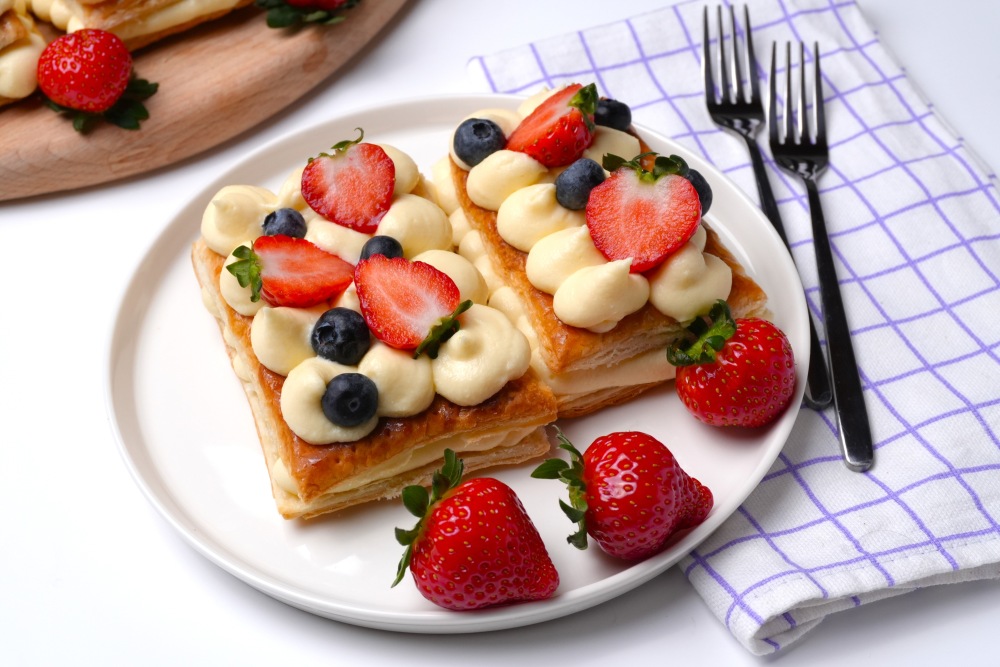 Десерт Мильфей классический из слоеного теста