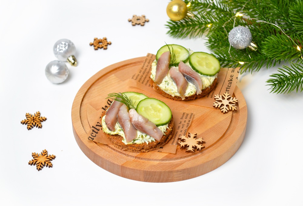 Бутерброды с селедкой на праздничный стол