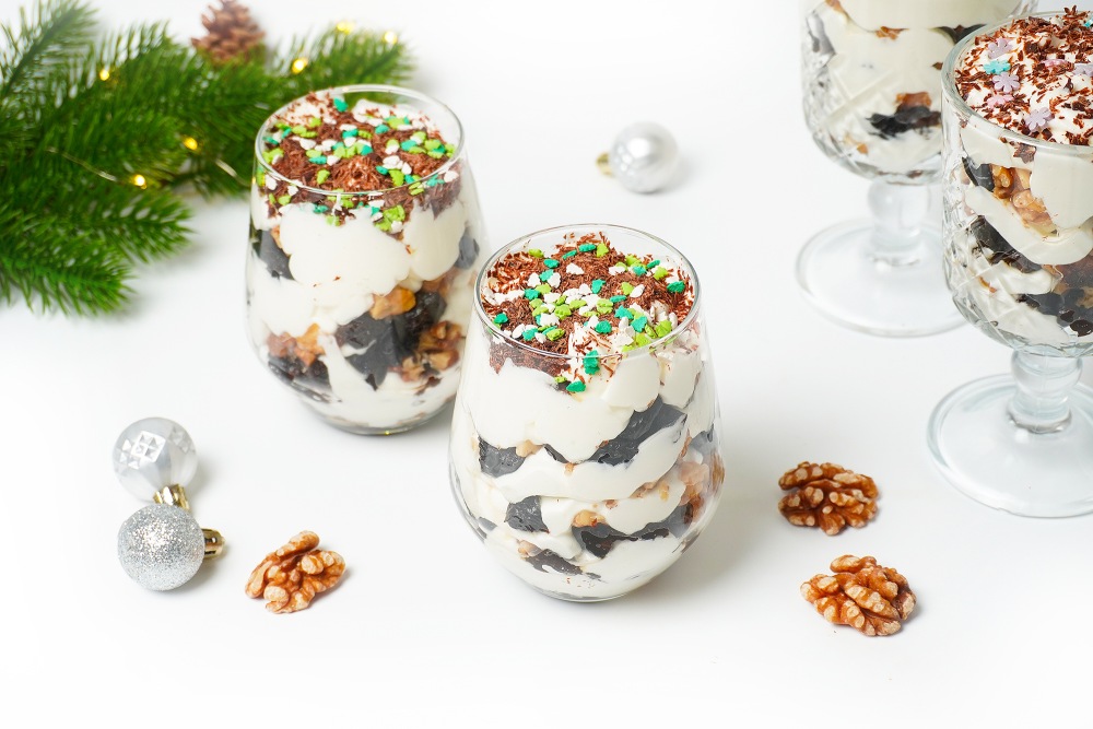 Десерт в стакане слоями на Новый год