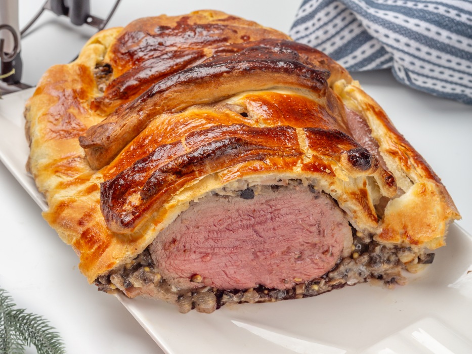 Говядина “Веллингтон”: классический рецепт на праздничный стол