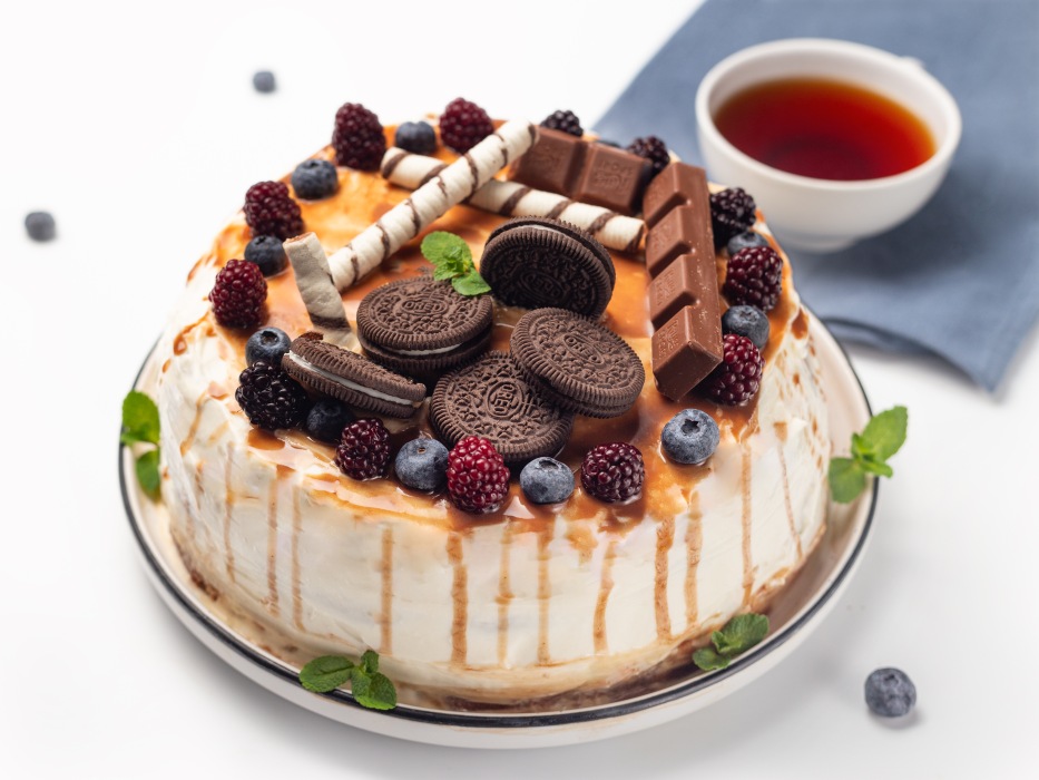 Торт сникерс с карамелью и крем-чиз