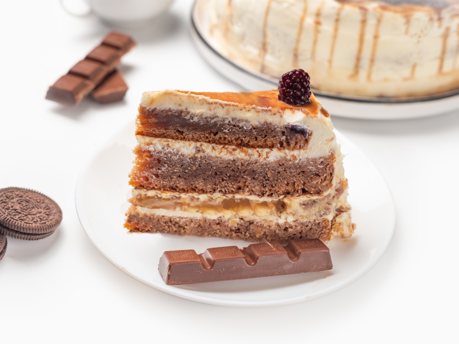 Торт сникерс с карамелью и крем-чиз
