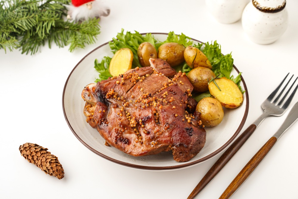 Бедро индейки в духовке в рукаве на новогодний стол