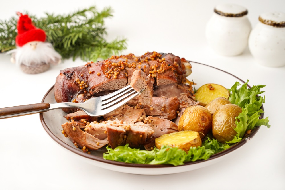 Бедро индейки в духовке в рукаве на новогодний стол