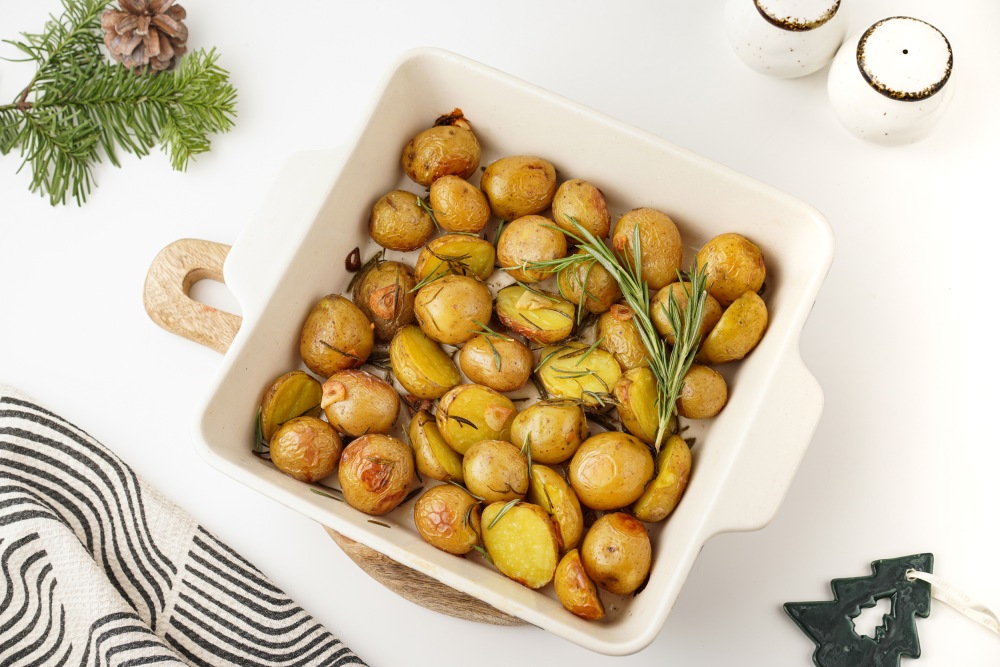 Картофель, запечённый с чесноком и розмарином на праздничный стол