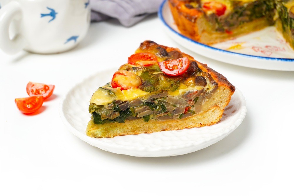 Киш с грибами и шпинатом