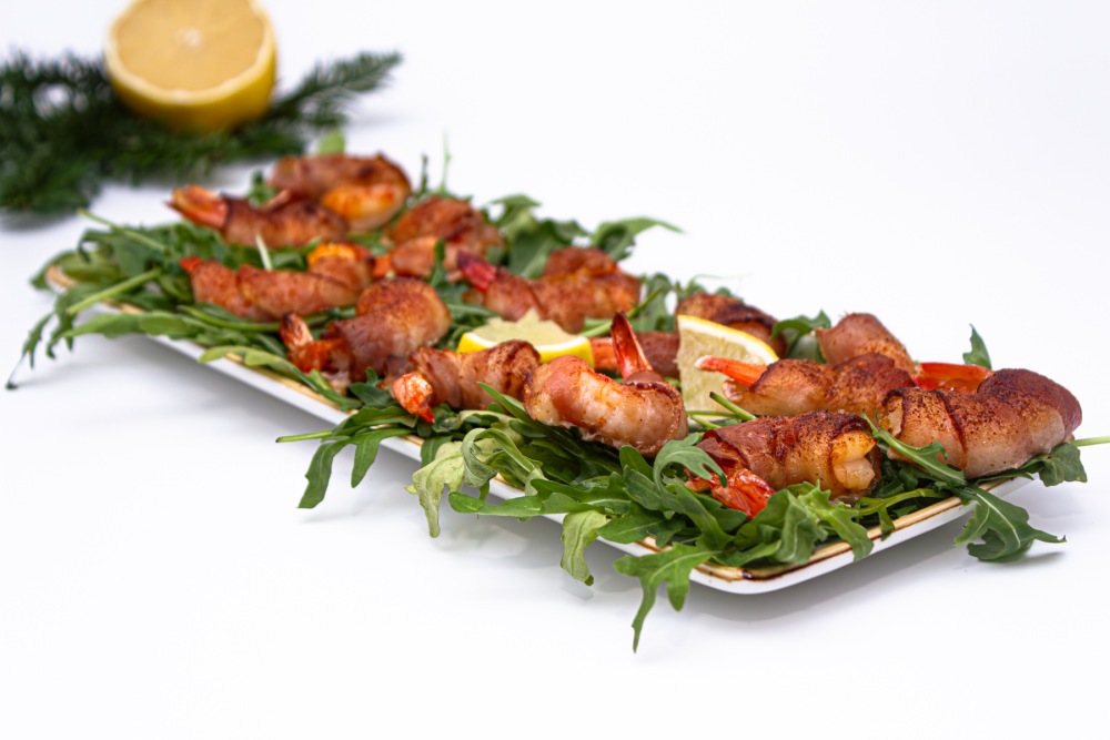 Запечённые креветки в беконе на праздничный стол