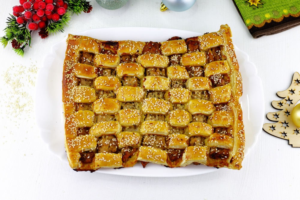 Мясо в слоеном тесте на новогодний стол