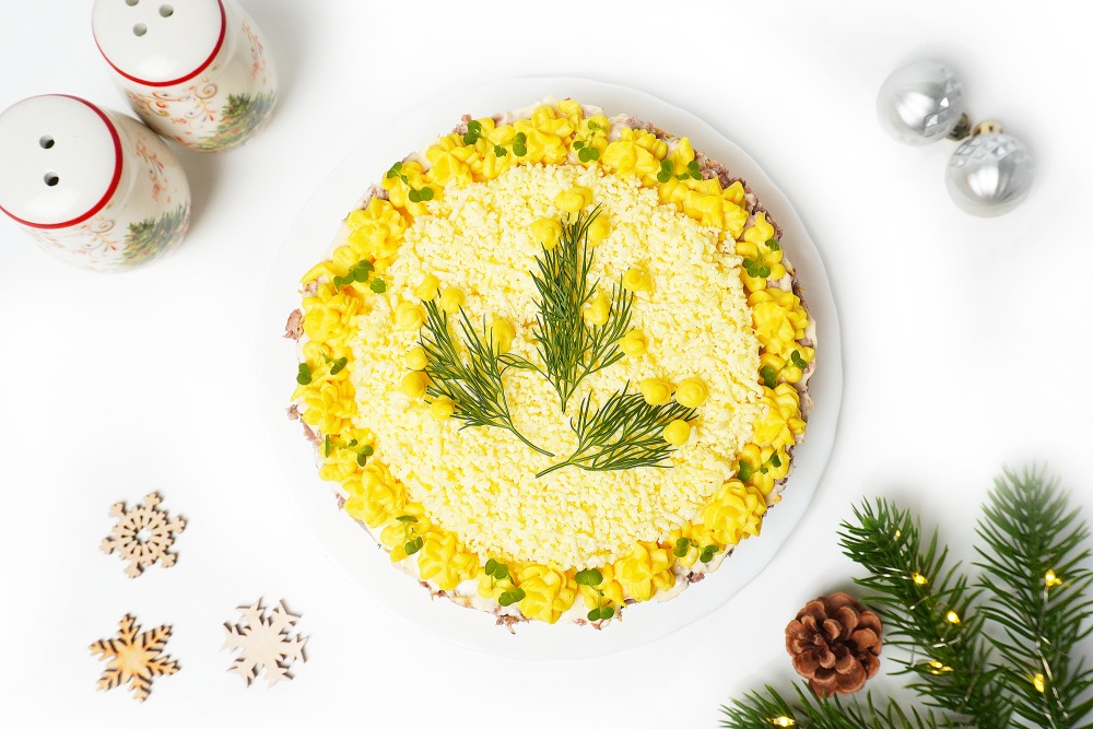 Салат “Мимоза” со сливочным маслом классический