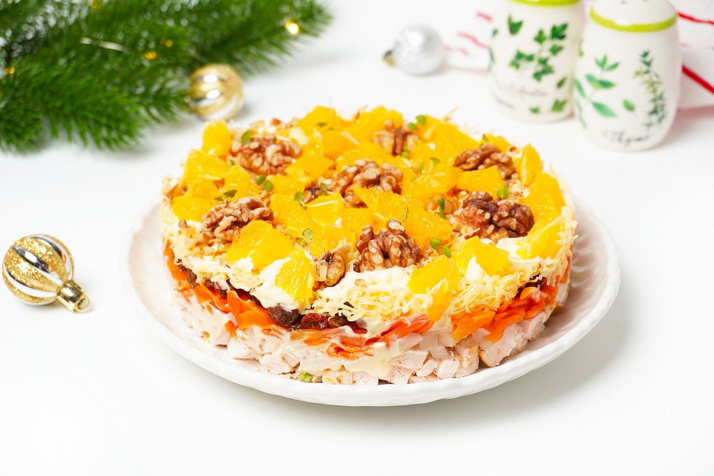 Салат с апельсином и курицей на Новый год