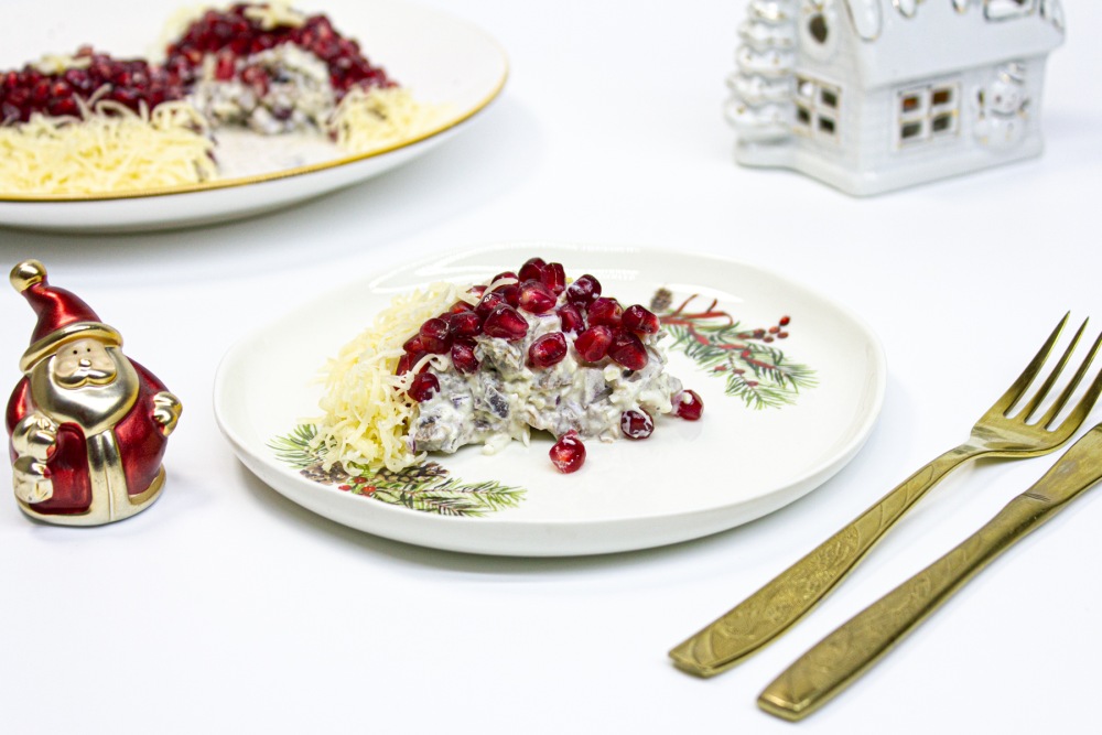 Салат с гранатом и говядиной новогодний