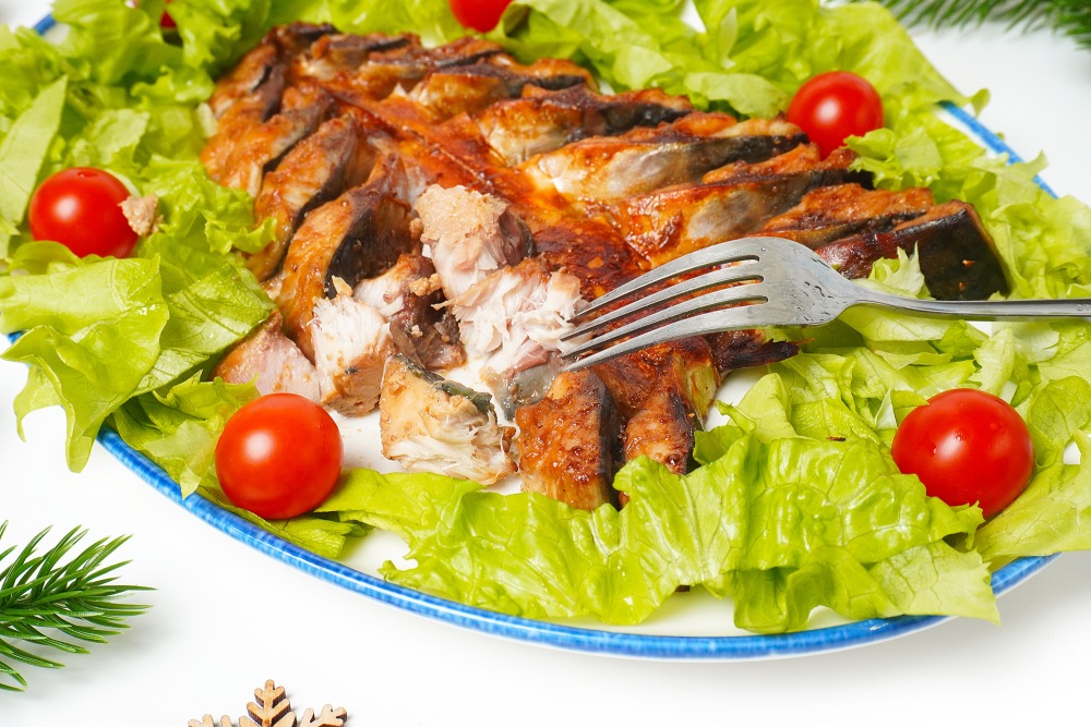 Скумбрия, запеченная елочкой в духовке на Новый год