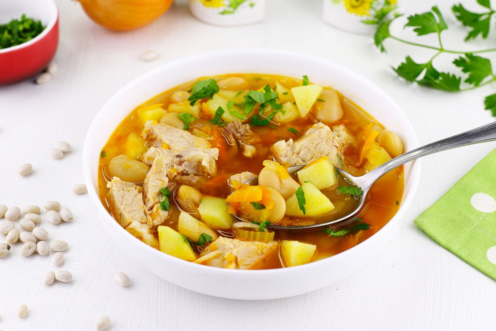 Суп фасолевый с мясом свинины