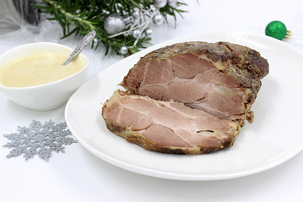 Свинина с чесноком в фольге на Новый год