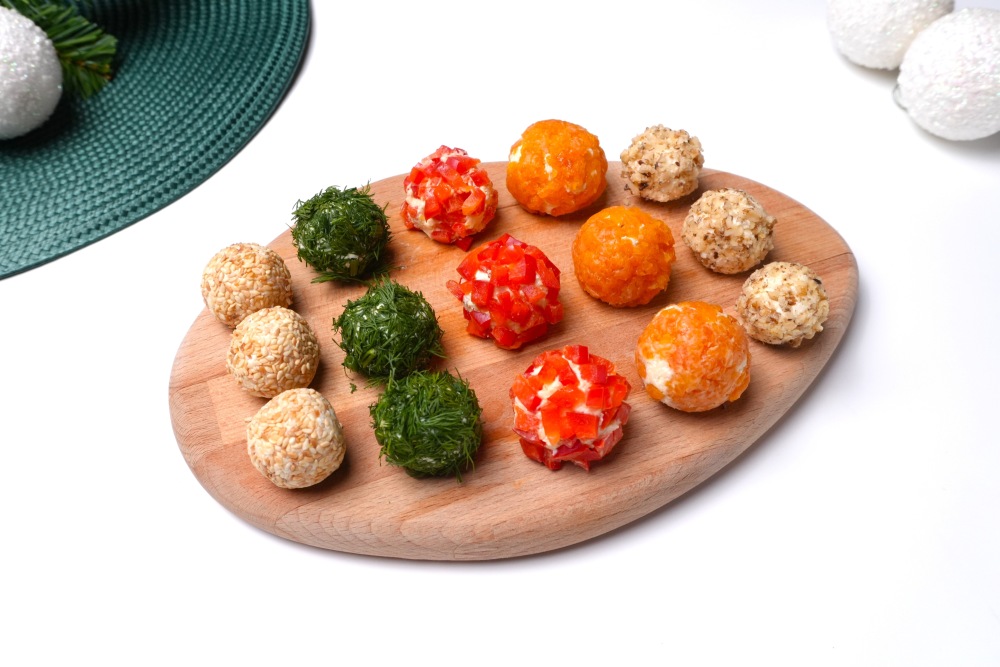Новогодняя закуска — сырные шарики