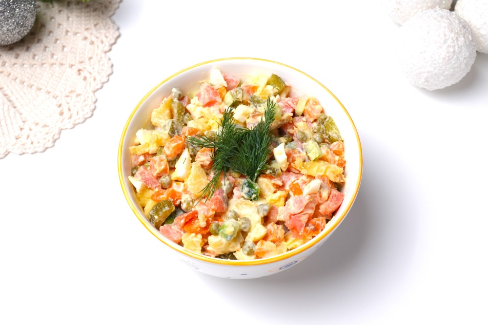 Оливье с красной рыбой на Новый год