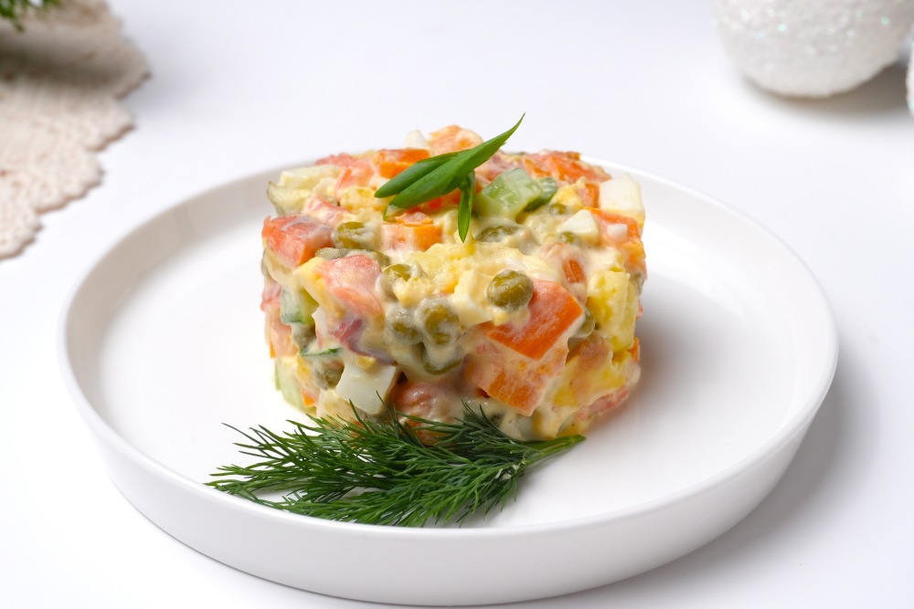 Оливье с красной рыбой на Новый год