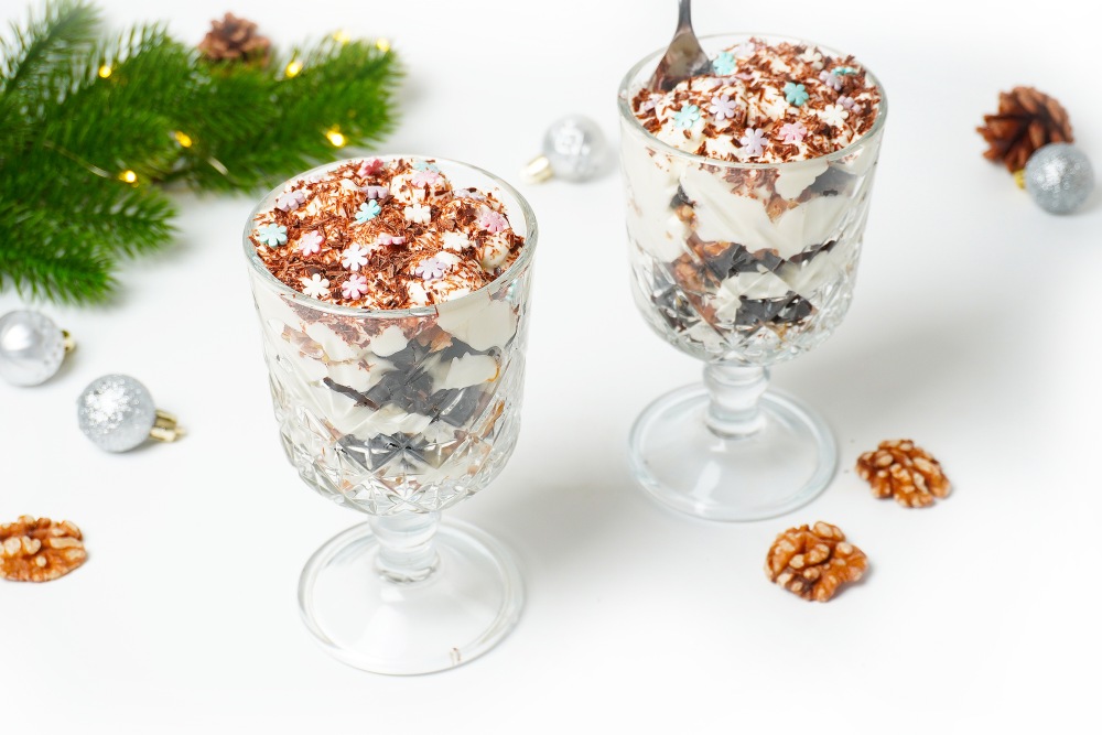 Десерт в стакане слоями на Новый год