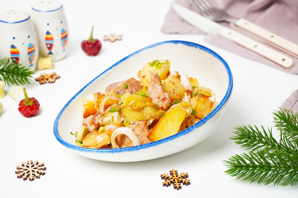 Жаркое из свинины с картошкой в духовке на праздничный стол