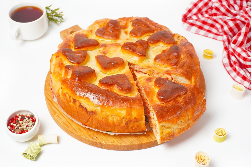 Пирог дрожжевой с рыбой и рисом