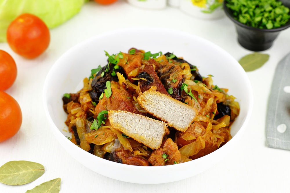 Бигус из свежей капусты с мясом классический