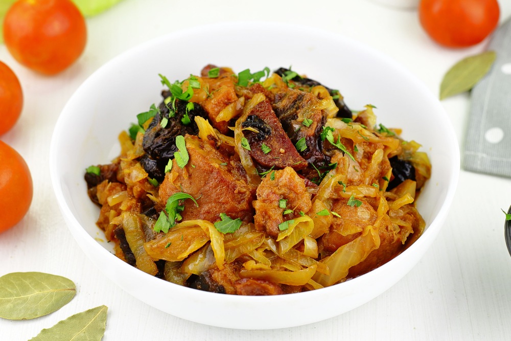Бигус из свежей капусты с мясом классический
