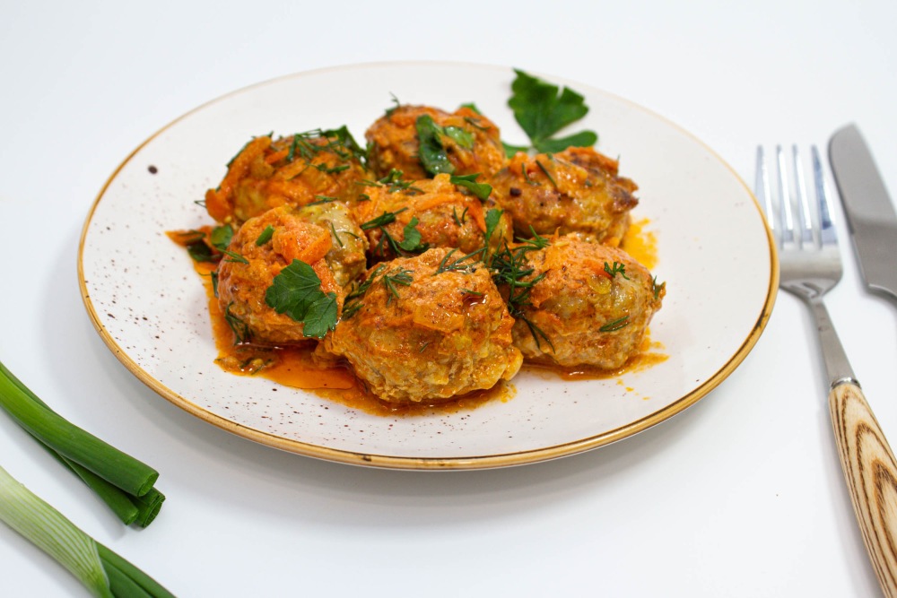 Фрикадельки из фарша с подливкой на сковороде