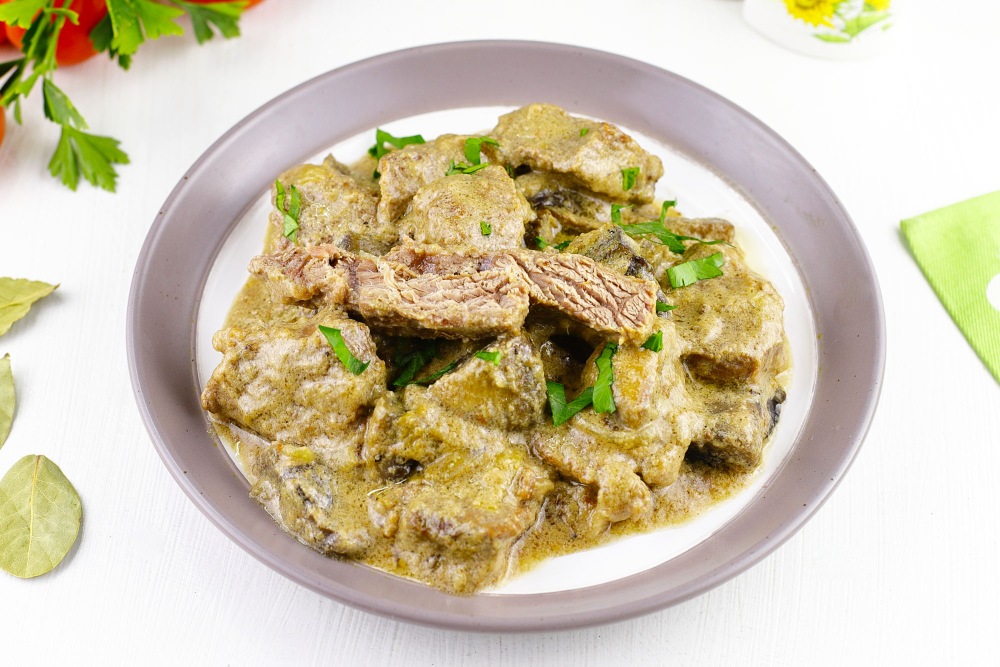 Говядина с грибами в сливочном соусе