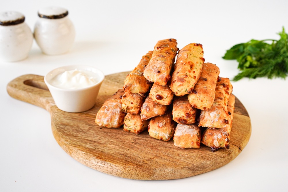 Палочки с ветчиной и сыром в духовке