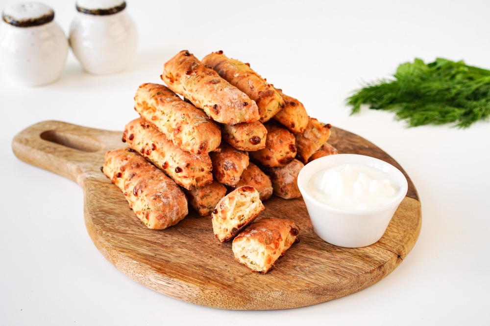 Палочки с ветчиной и сыром в духовке