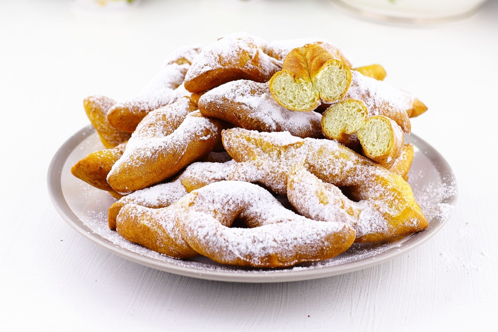 Пышный мягкий хворост на кефире