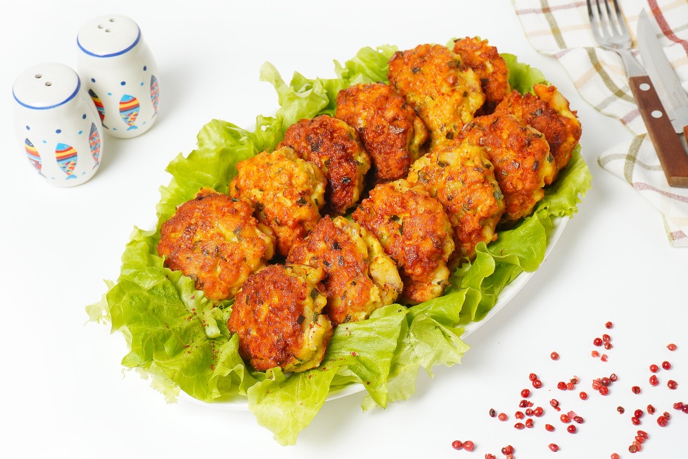 Рубленые рыбные котлеты из минтая на сковороде