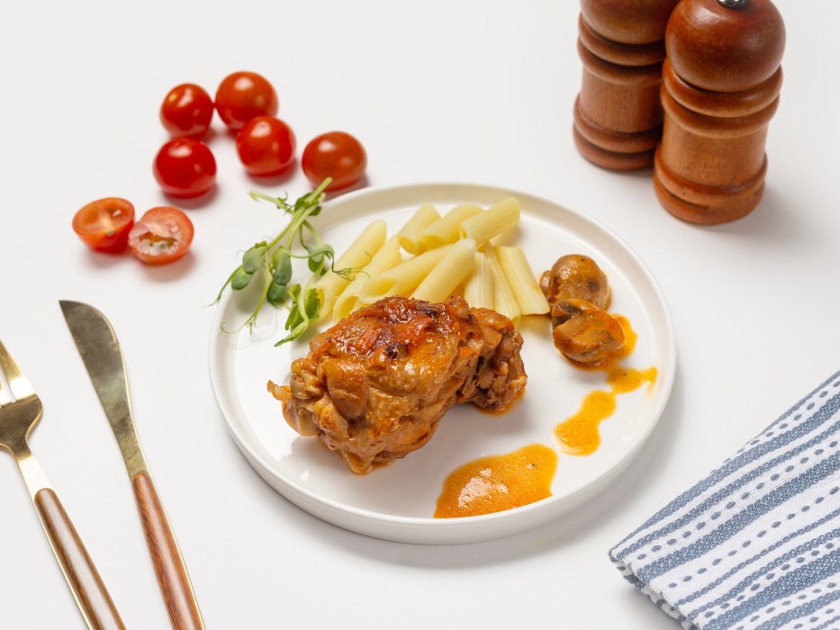 Курица с грибами и морковью тушеная