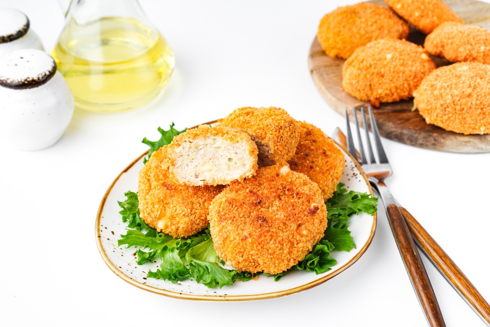 Куриные котлеты в панировке: как приготовить и заморозить
