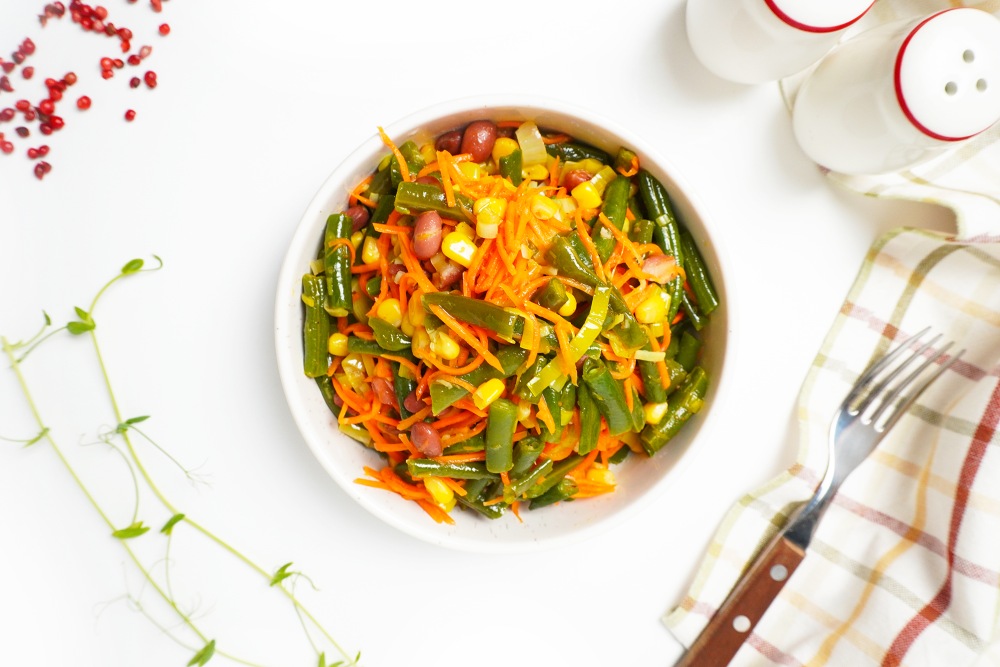 Постный салат с кукурузой и фасолью