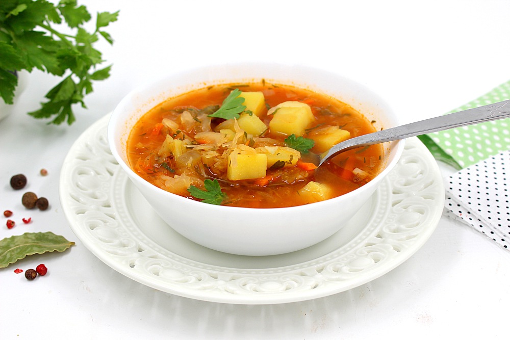 Постные щи из квашеной капусты с картофелем