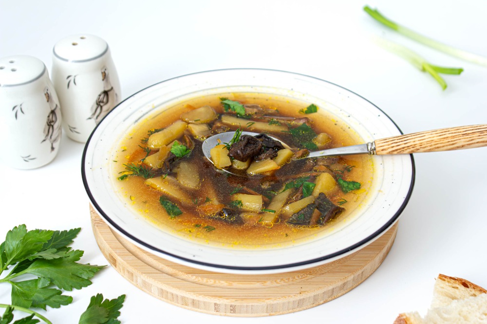 Суп из сушеных грибной с картошкой постный