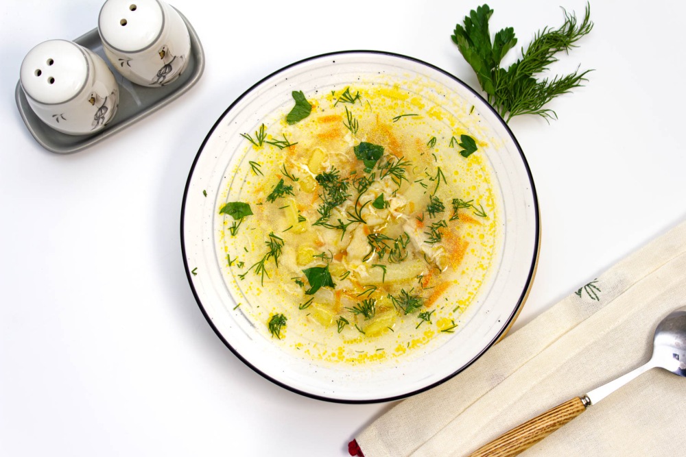 Суп затируха с курицей на яйцах классический