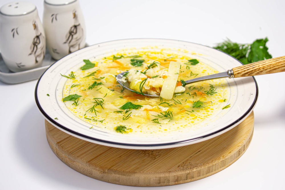 Суп затируха с курицей на яйцах классический