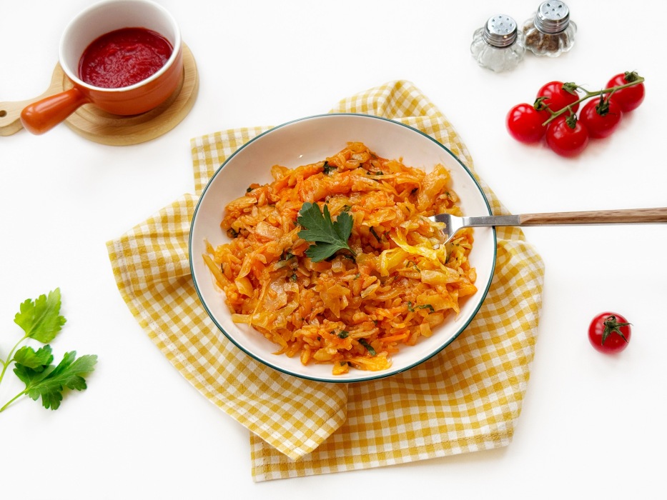 Тушеная капуста с рисом на сковороде постная