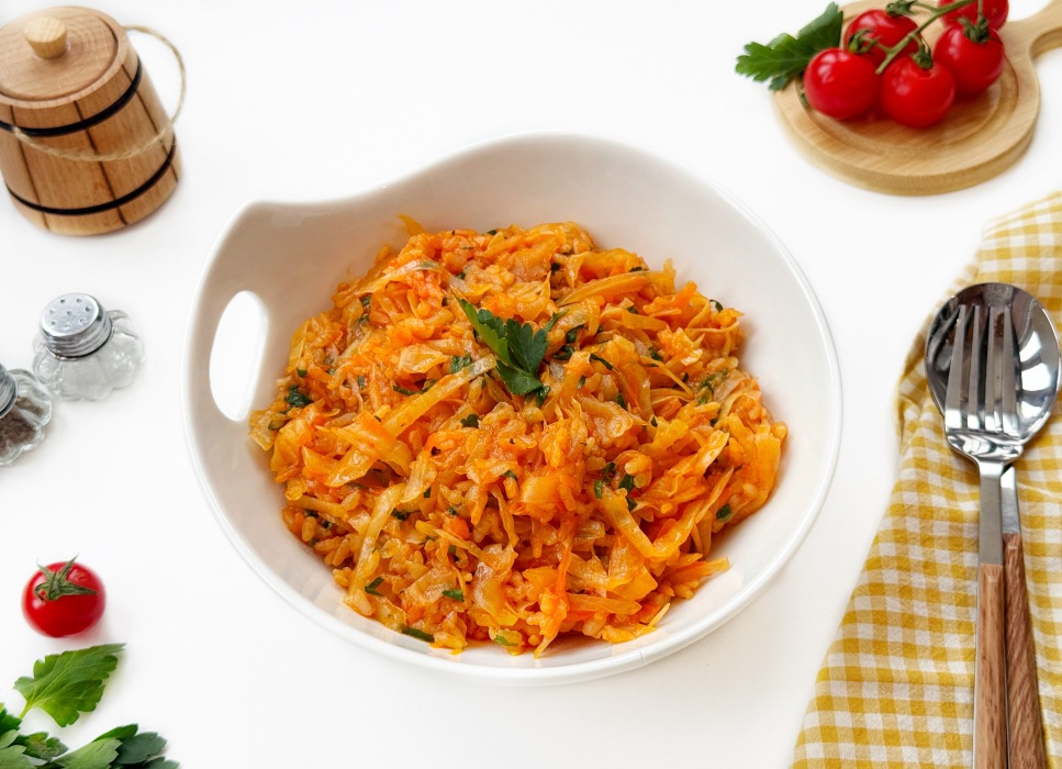 Тушеная капуста с рисом на сковороде постная