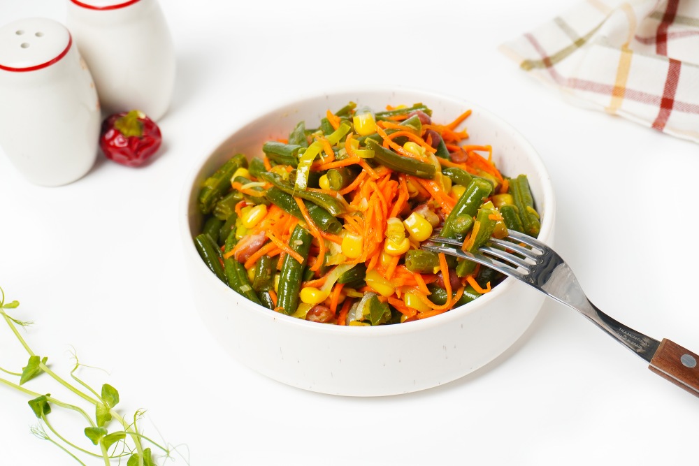 Постный салат с кукурузой и фасолью