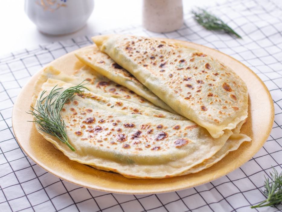 Кутабы с сыром и зеленью: заготовка в морозилку