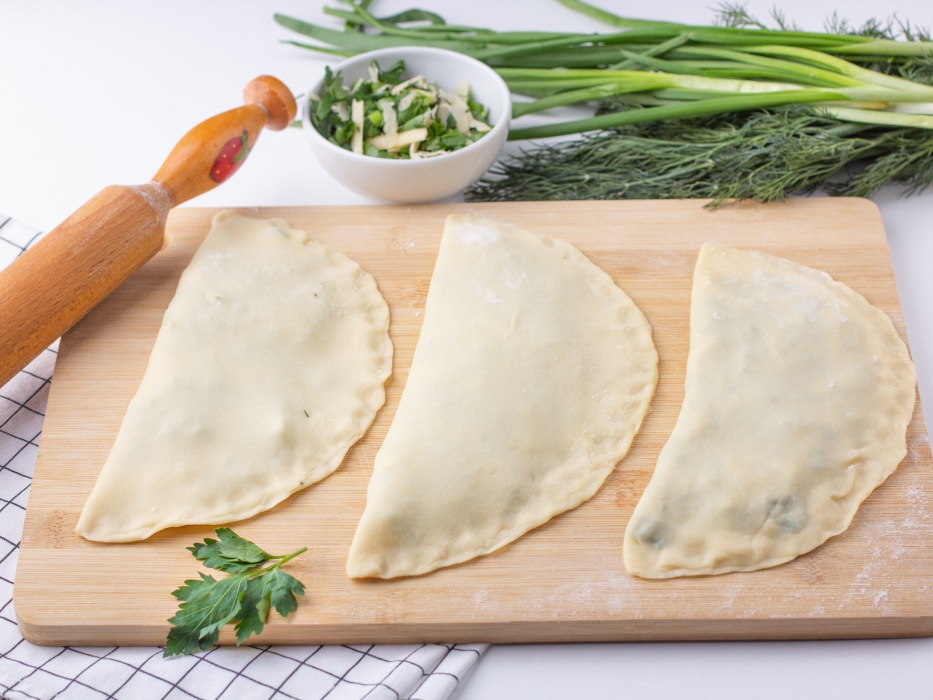 Кутабы с сыром и зеленью: заготовка в морозилку