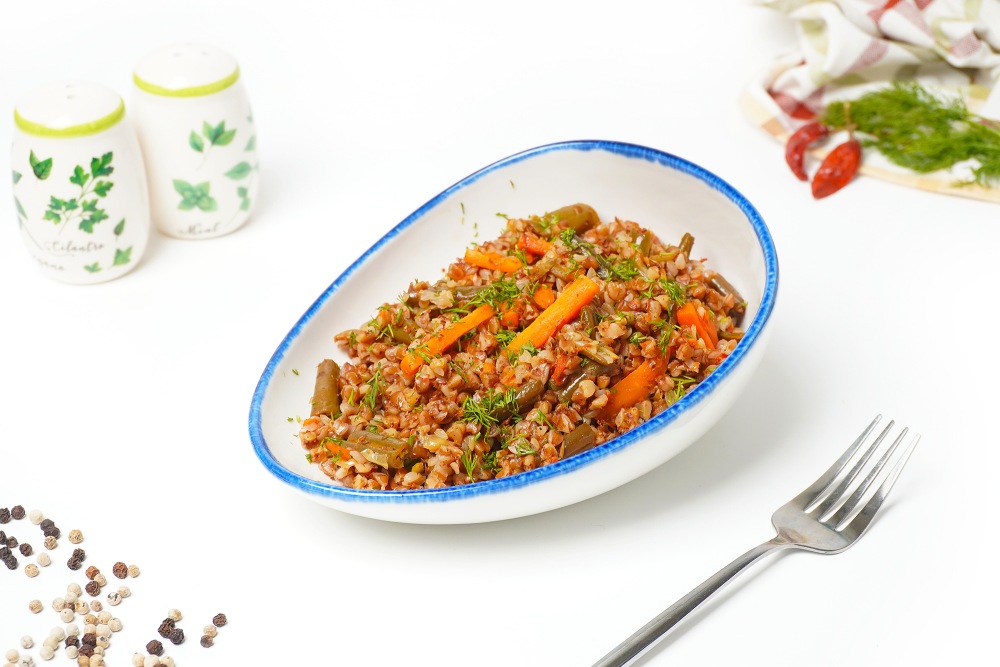 Постная гречка в горшочке с овощами