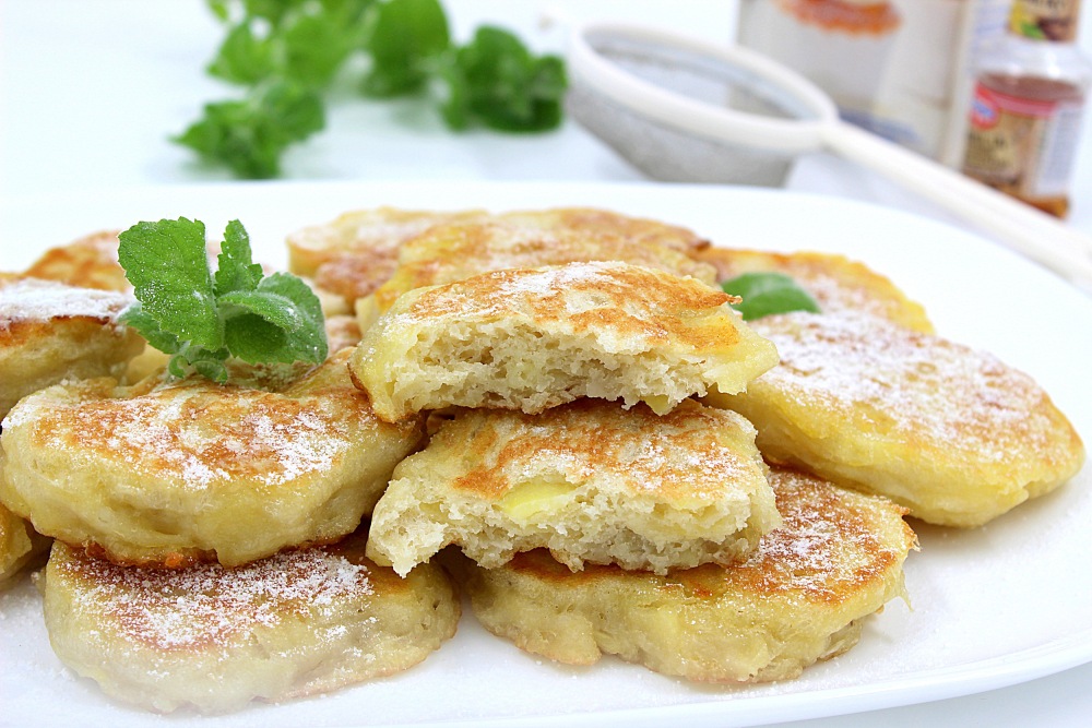 Постные оладьи с яблоками пышные