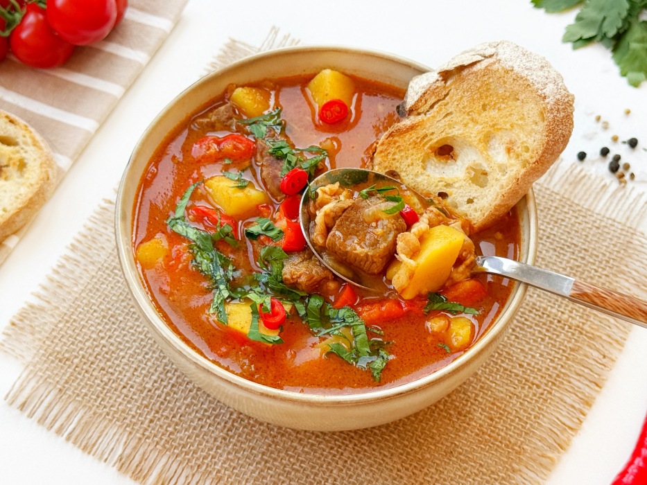 Суп гуляш классический