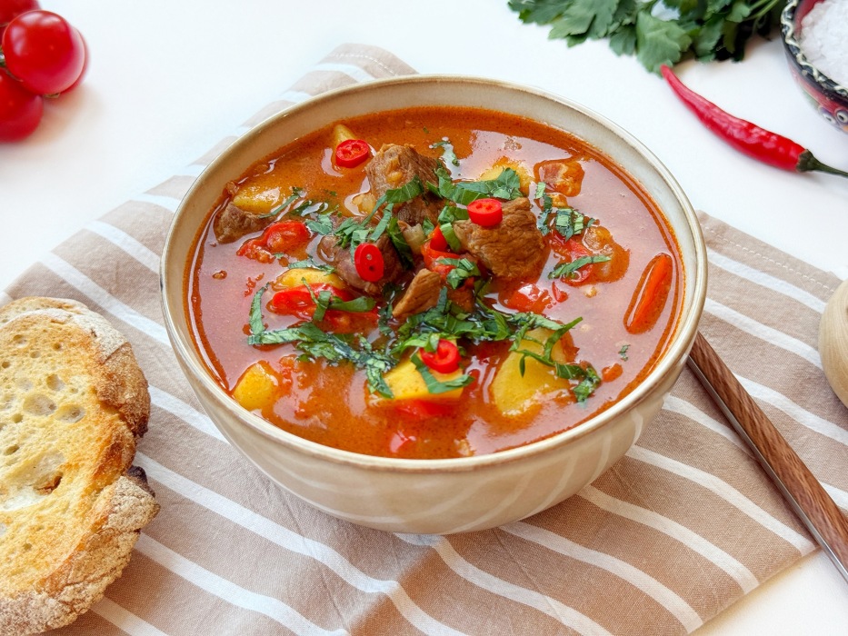 Суп гуляш классический